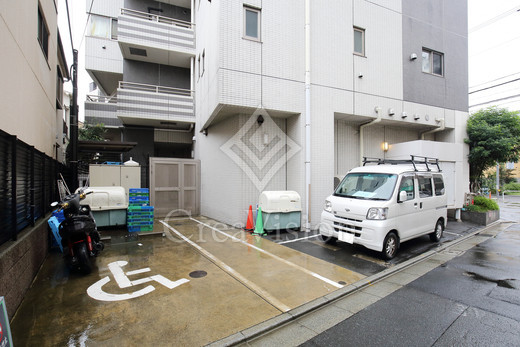 コンフォリア市谷柳町 駐車場　写真