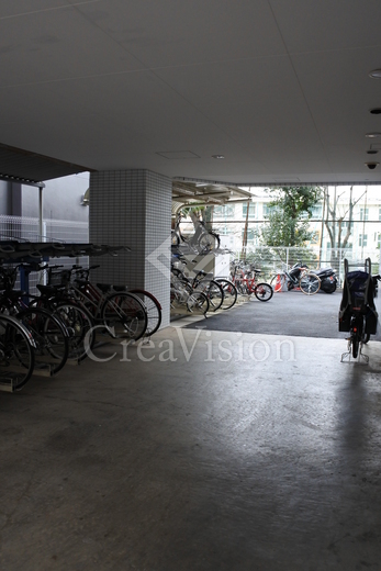 コンフォリア西新宿 自転車置き場　画像
