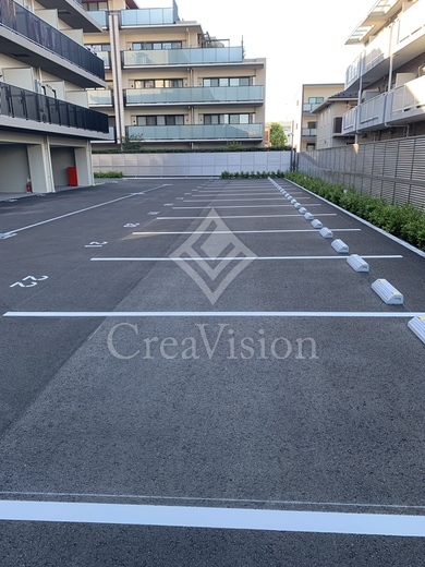 アソシエール大倉山 駐車場