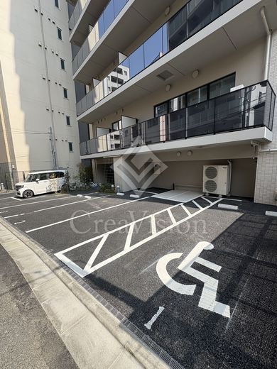 The glow Mita 駐車場