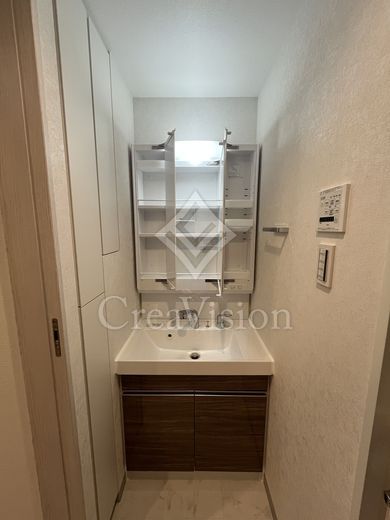 コンフォリア・リヴ文京護国寺 独立洗面台