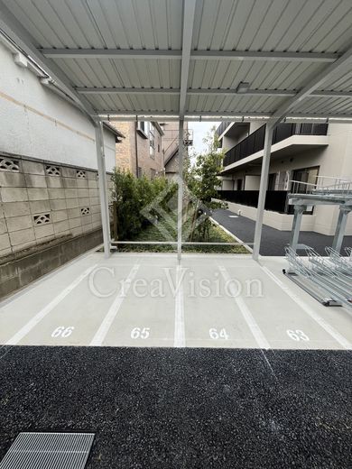 ロイジェント西新井 バイク置き場