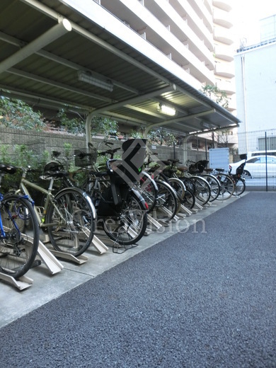 アパートメンツ三田 駐輪場