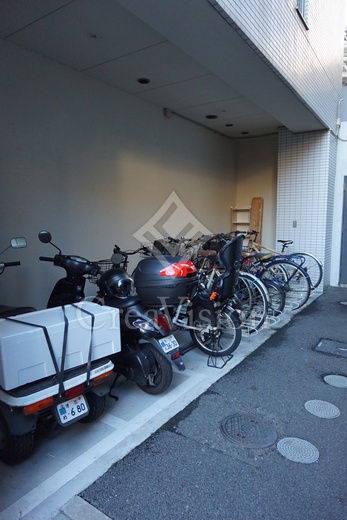 キャビンアリーナ南青山 バイク置き場