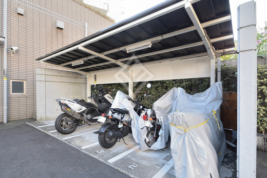 コンフォリア下北沢 バイク置場　画像