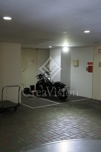 M・TOWER バイク置き場