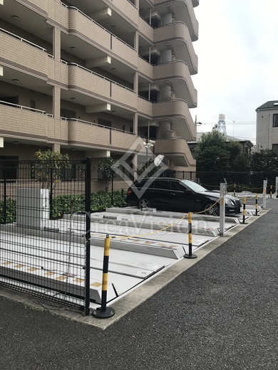 グランハイツ池尻 駐車場