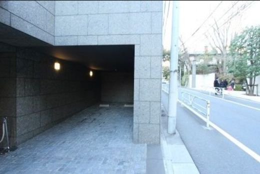 グランツオーベル南平台 敷地内
