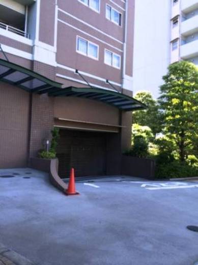 東京アインスリバーサイドタワー 駐車場入口
