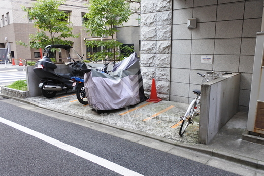 レジディア文京本郷2 バイク置き場