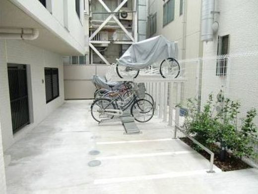 センチュリー初台 駐輪場