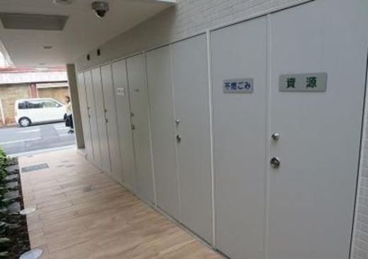 センチュリー初台 敷地内ゴミ置場