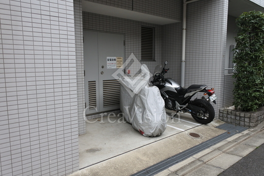 パークキューブ四谷三丁目 バイク置き場