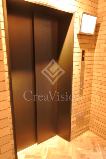 コンフォリア新宿 エレベーター