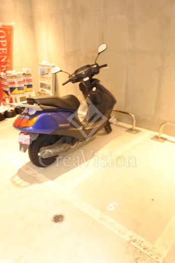 アルテシモレンナ バイク置き場