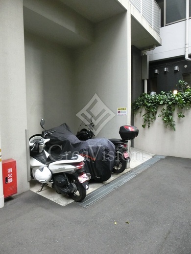 レジディア東銀座 バイク置き場