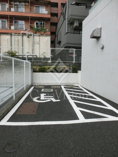 レジディア笹塚2 駐車場