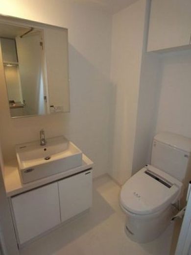 コンシェリア西新宿 独立洗面台　トイレ