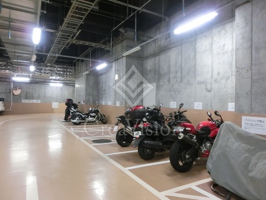 コンシェリア西新宿タワーズウエスト バイク置き場　画像