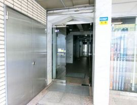 東観小川町ビル エントランス