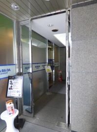 新宿明治通りビル 出入り口