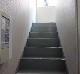 赤坂楓庵ビル 階段