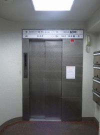 塚本不動産ビル エレベーター