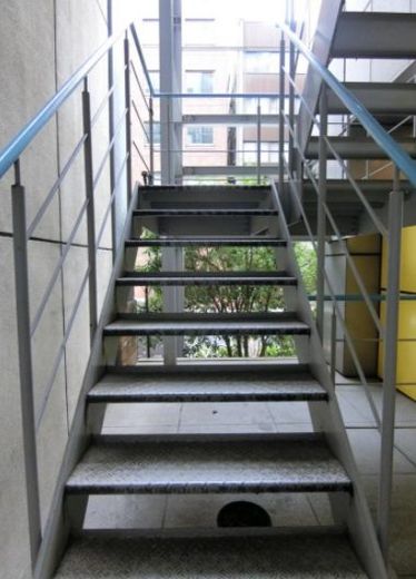 日本橋BSビル 階段　写真