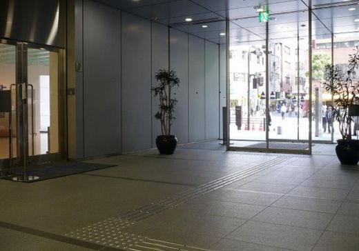 市ヶ谷スクエアビル エントランスホール　写真