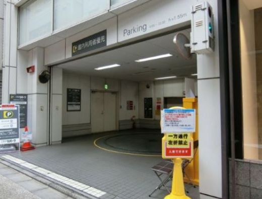 銀座並木通りビル 駐車場　写真