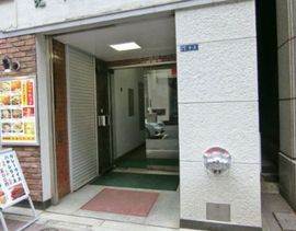 兜町第二ビル エントランス　写真