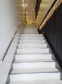 千疋屋ビル 階段