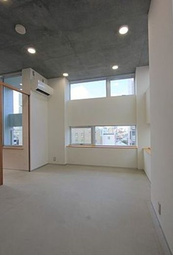 ES33ビル 室内