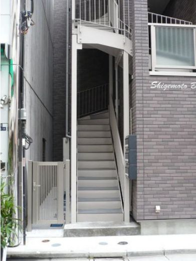 重本ビル 階段