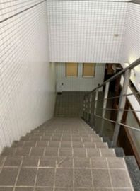 虎ノ門第一法規ビル 地下階段　写真
