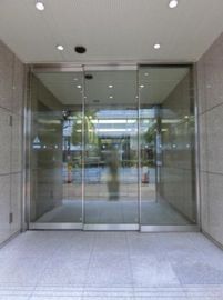 郵船茅場町ビル 出入口　写真