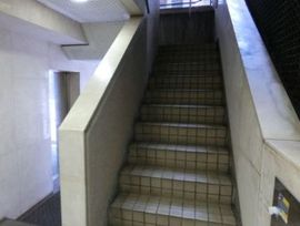 銀座アルカビル 階段　写真