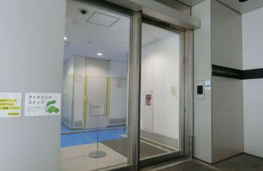 京橋イーストビル 出入口　写真