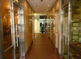 新川むさしやビル 出入口　写真