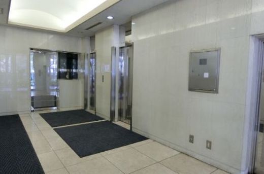 佃権月島ビル エントランス　写真