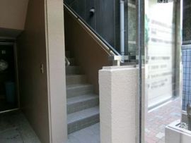佃権月島ビル 外階段　写真