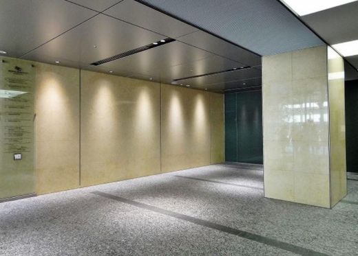 デジタルゲートビル エントランスホール　写真