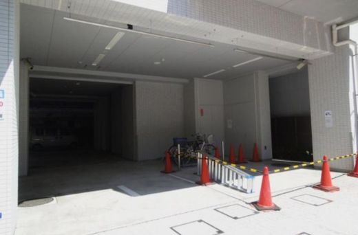 アクシオール三田 駐車場　写真