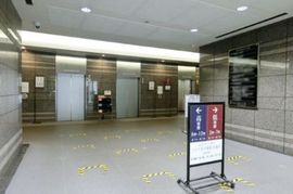 興和一橋ビル エントランスホール　写真