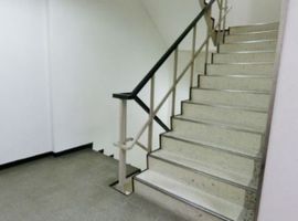 興和一橋ビル 階段　写真