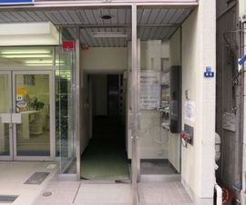 幸和ビル エントランス　写真
