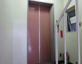 幸和ビル エレベーターホール　写真