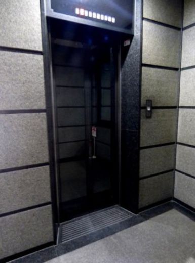 泰和ビル エレベーター　写真