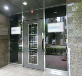 CATビル 出入口　写真