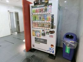 岩本町寿共同ビル 自動販売機